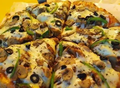 Cheesy Chicken Pizza